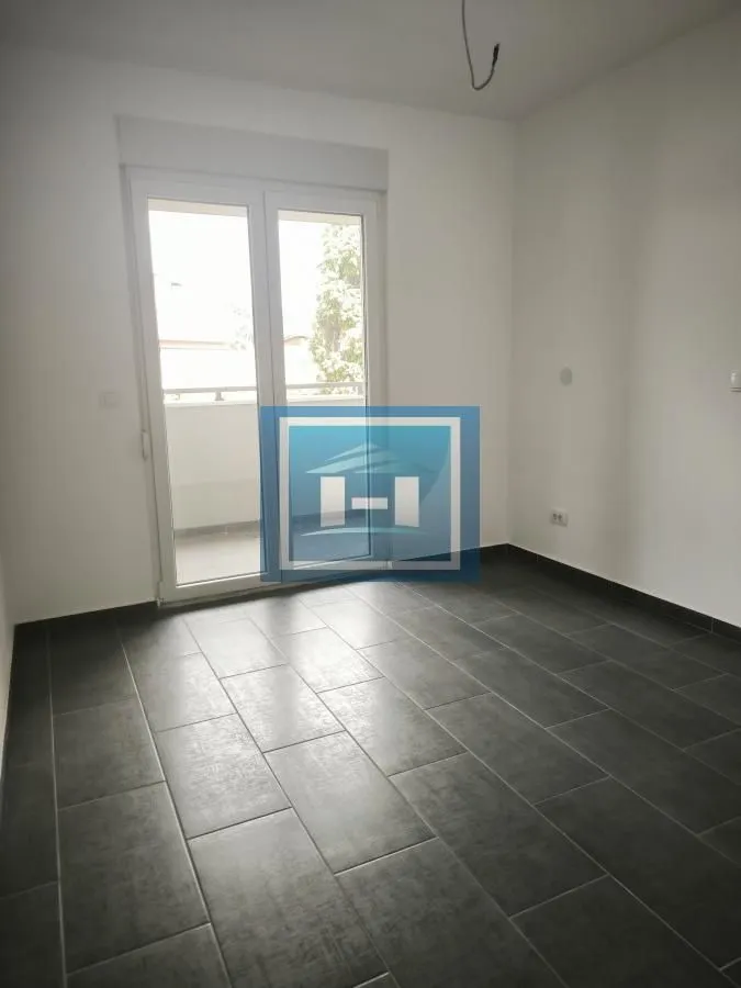 Izdavanje, stan, 223m², Centar, Ćuprija