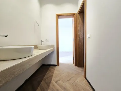 Rent, house, 434m², Farmaci, Podgorica - image 11