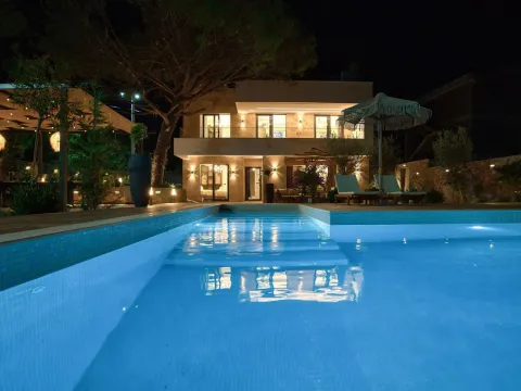 Izdavanje, kuća, 250m², Zagora, Kotor - image 6