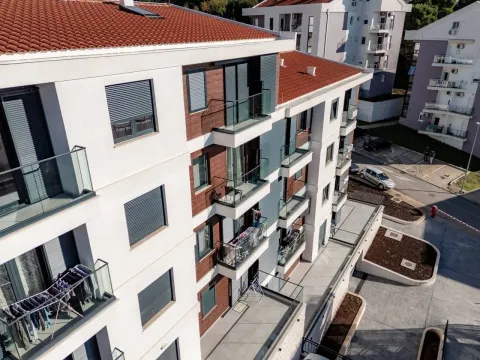 Prodaja, jednosoban stan, 42m², Tivat, Crna Gora
