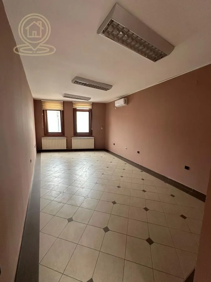 Izdavanje, poslovni prostor, 27m², Centar, Kragujevac