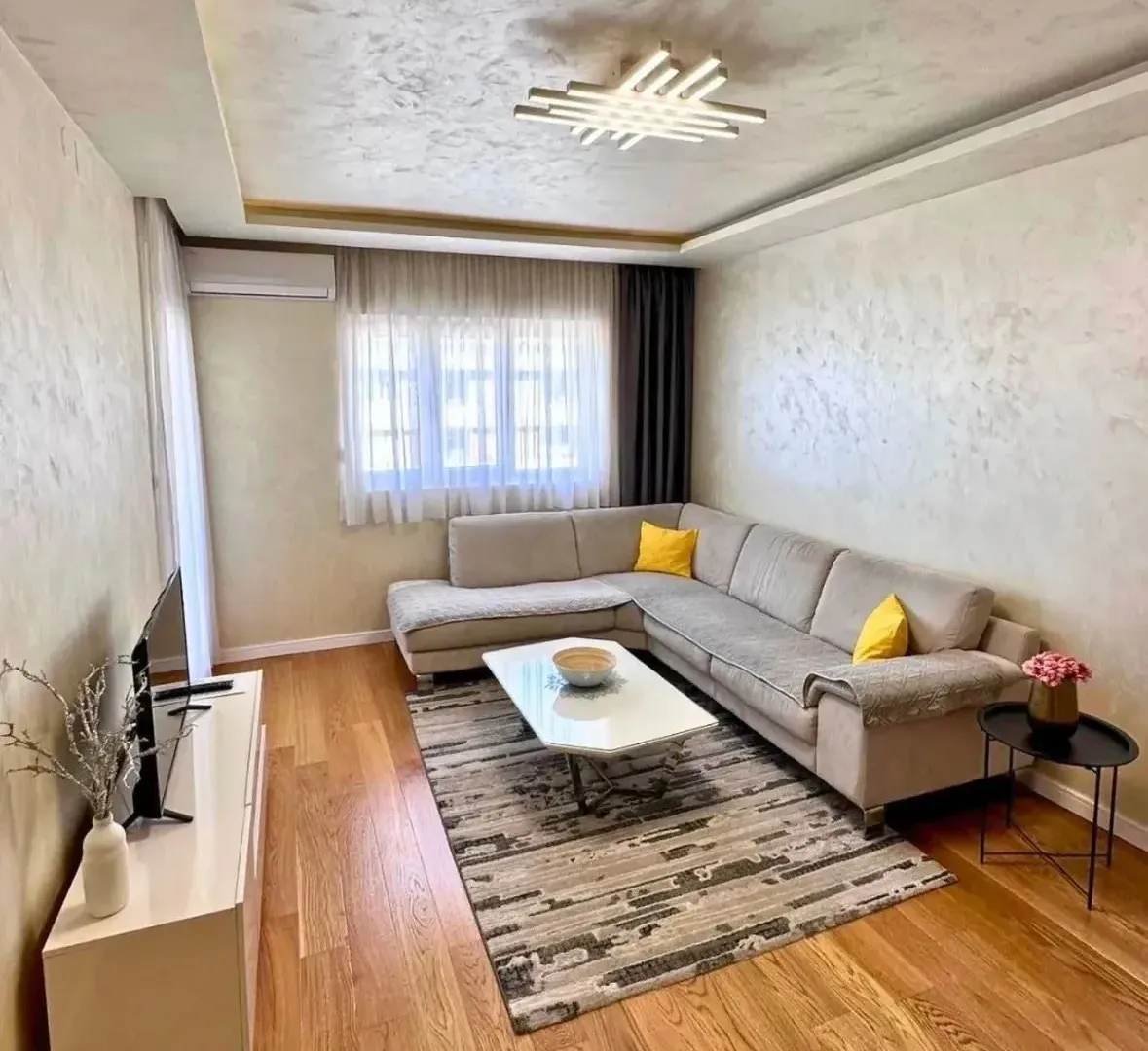 Rent, two bedroom apartment, 68m², Central Point, Podgorica