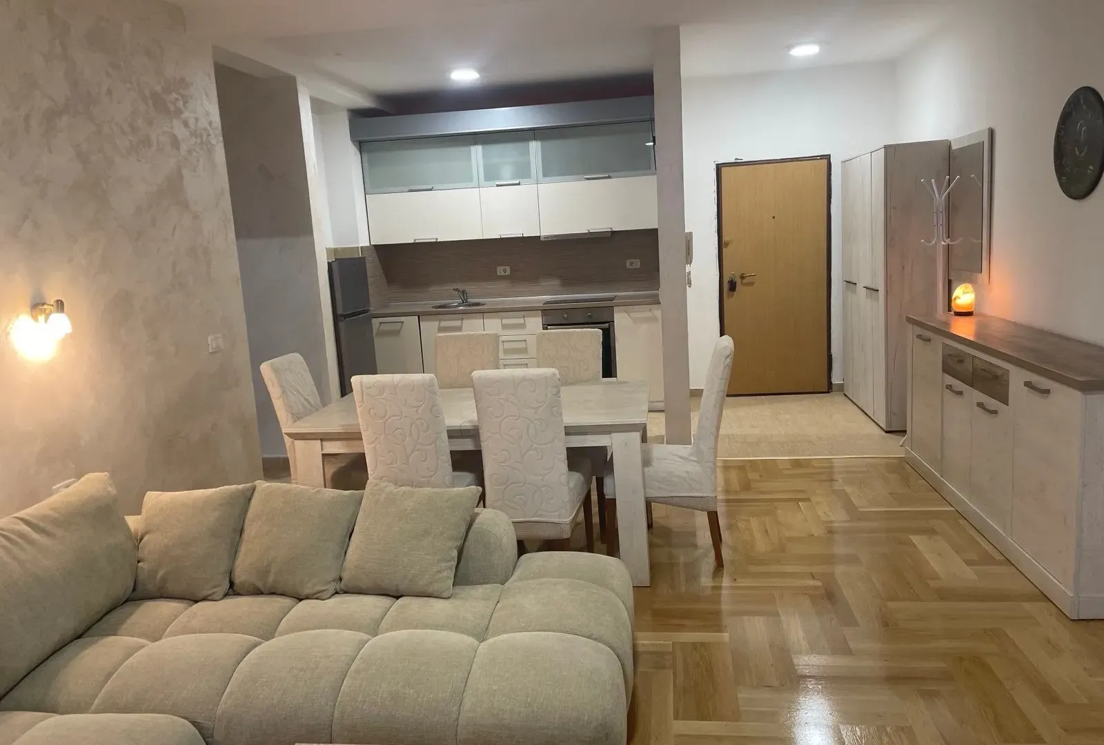 Stan-na-dan, jednosoban stan, 84m², Bonići, Tivat
