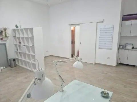 Rent, office space, 37m², Tivat, Crna Gora - image 1