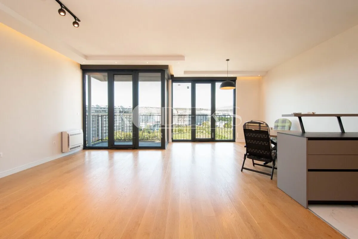 Izdavanje, trosoban stan, 127m², Preko Morače, Podgorica