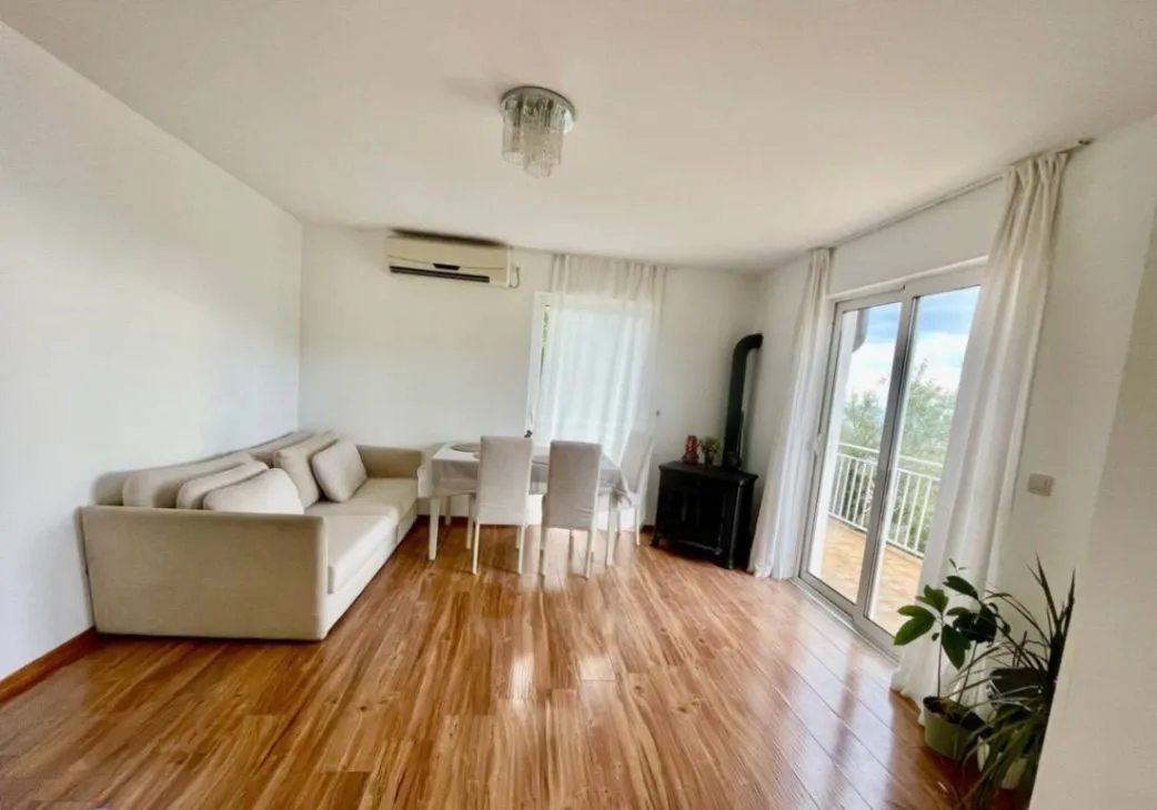Rent, three bedroom apartment, 120m², Bečići, Budva