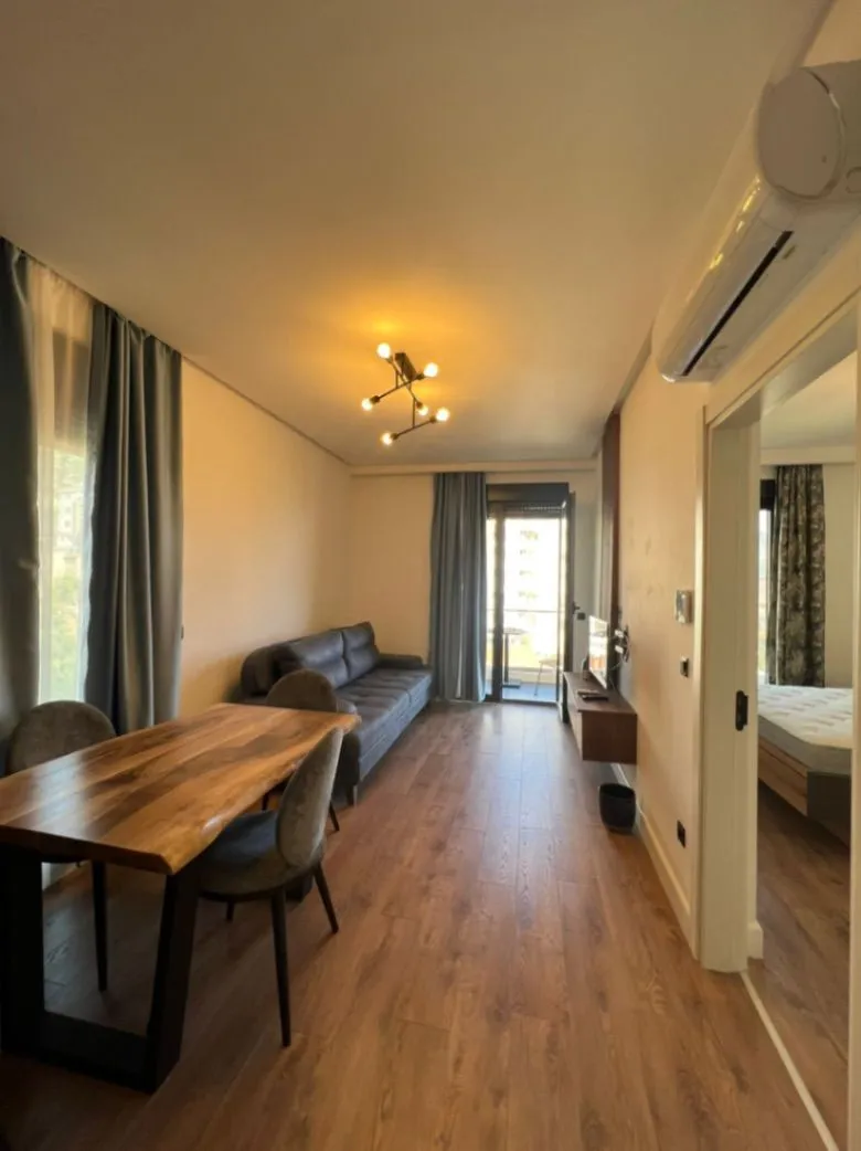 Izdavanje, jednosoban stan, 39m², Bečići, Budva