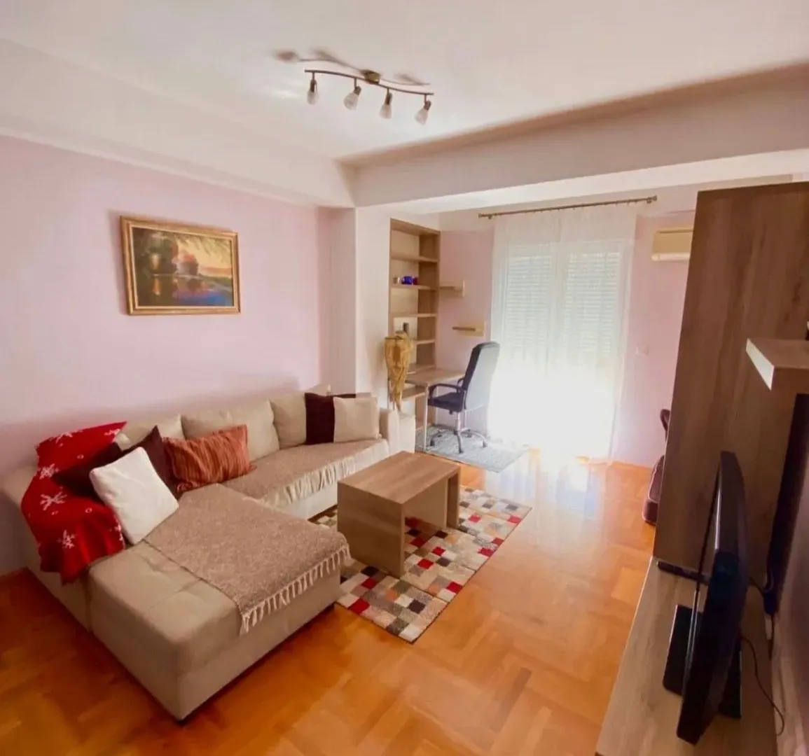 Izdavanje, dvosoban stan, 100m², City Kvart, Podgorica