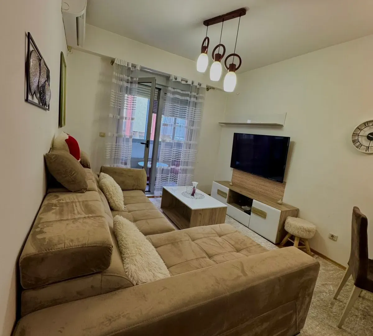 Izdavanje, dvosoban stan, 60m², Krivi Most, Podgorica
