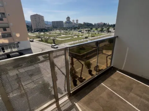 Izdavanje, garsonjera, 32m², Soho City, Bar - image 5