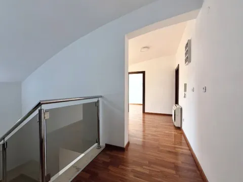 Prodaja, četvorosoban stan, 220m², Preko Morače, Podgorica - image 10