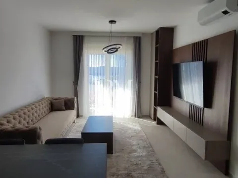 Izdavanje, dvosoban stan, 70m², Kalimanj, Tivat - image 2