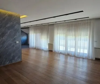 Izdavanje, četvorosoban stan, 204m², Kalenić Pijaca, Vračar Sve Podlokacije - image 4