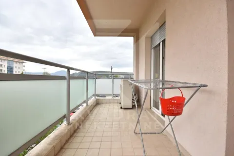 Rent, three bedroom apartment, 120m², City Kvart, Podgorica - image 20