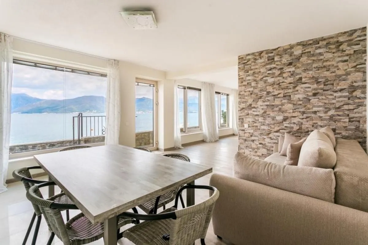 Sale, house, 240m², Krašići, Tivat