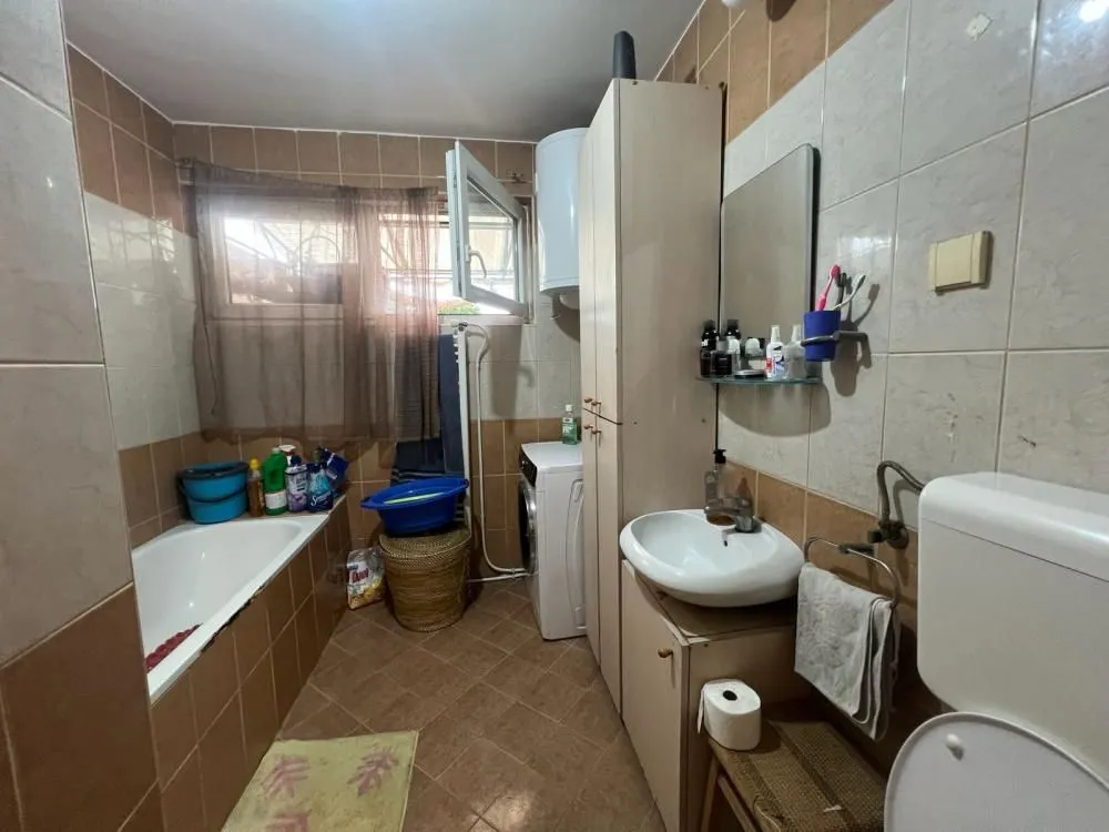 Sale, three bedroom apartment, 82m², Brace Jerković, Voždovac Sve Podlokacije