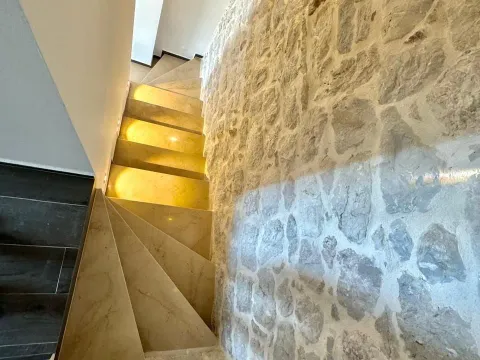 Izdavanje, kuća, 120m², Kuljače, Budva - image 8