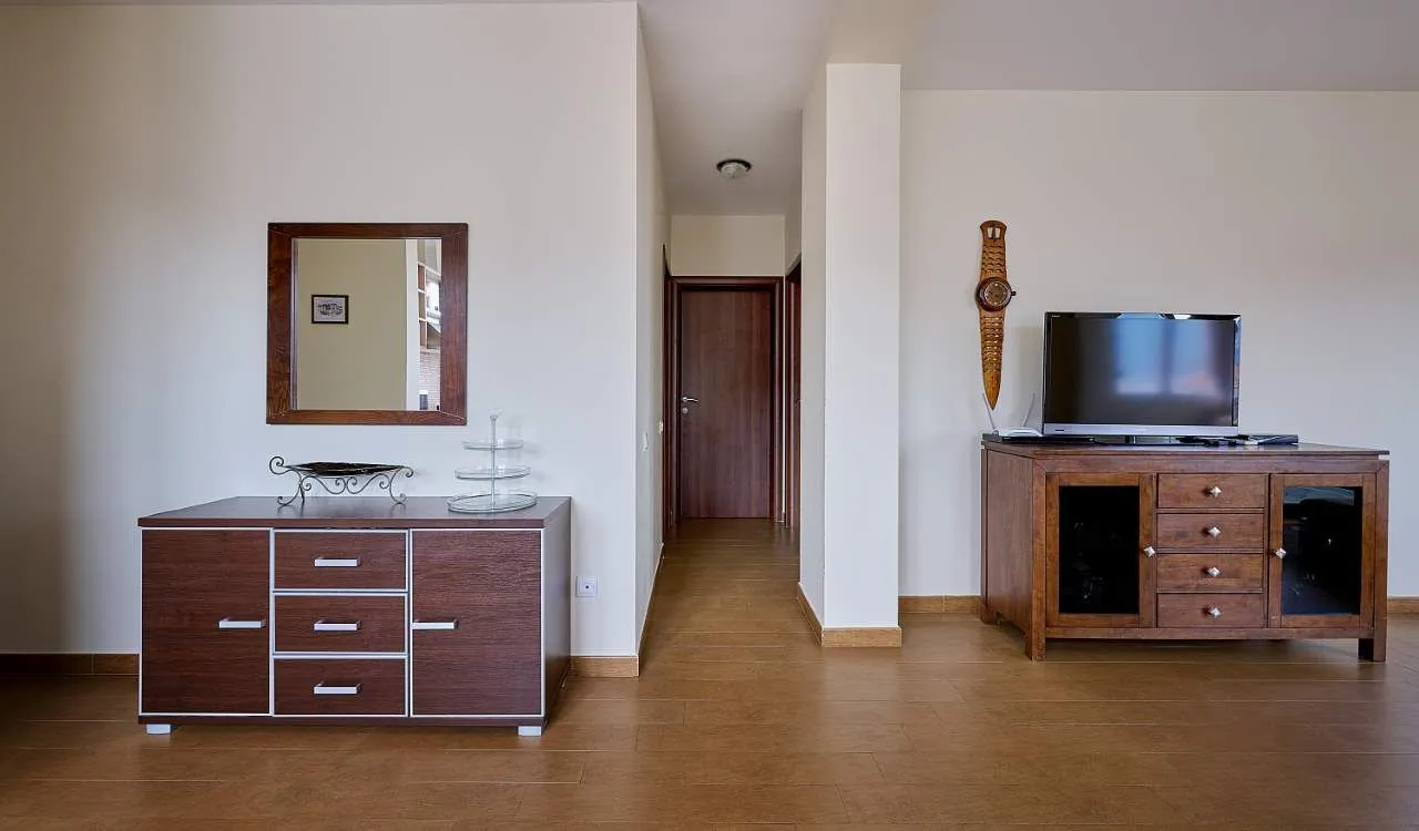 Prodaja, dvosoban stan, 88m², Lazi, Budva
