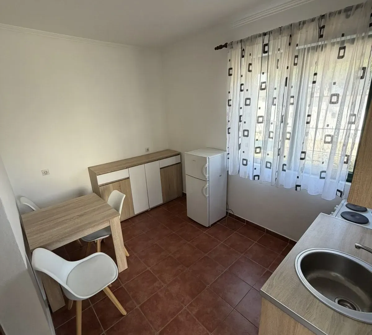 Izdavanje, jednosoban stan, 45m², Zlatica, Podgorica