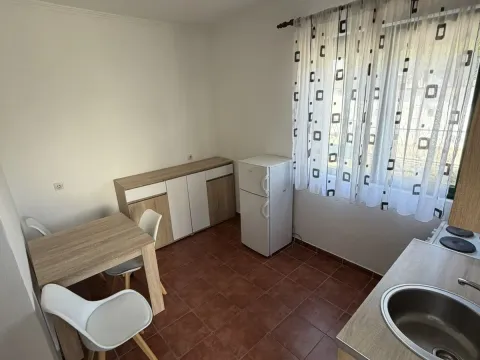 Izdavanje, jednosoban stan, 45m², Zlatica, Podgorica - image 4