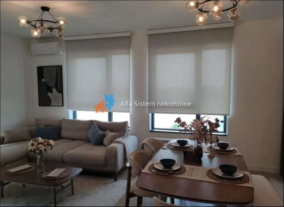 Izdavanje, trosoban stan, 80m², Savski Venac, Beograd
