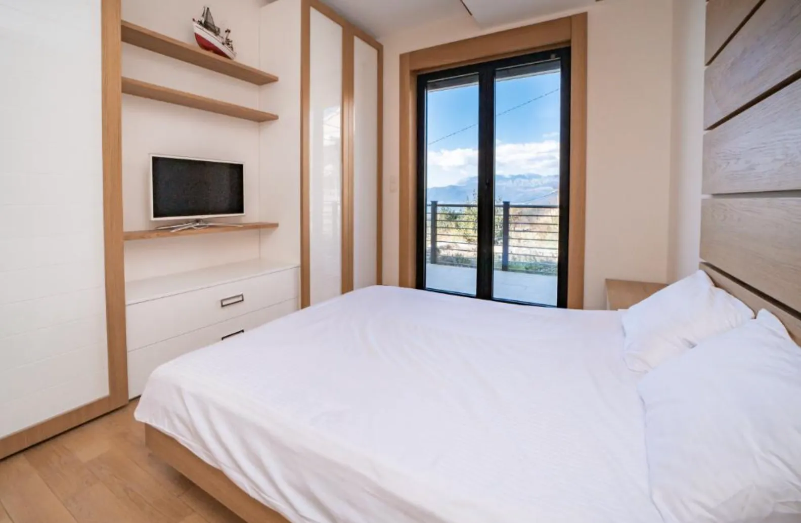 Rent, house, 300m², Dub, Kotor