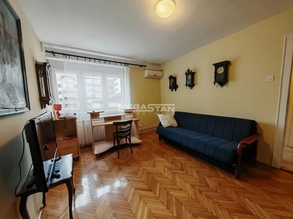 Izdavanje, jednosoban stan, 30m², Slavija, Vračar Sve Podlokacije
