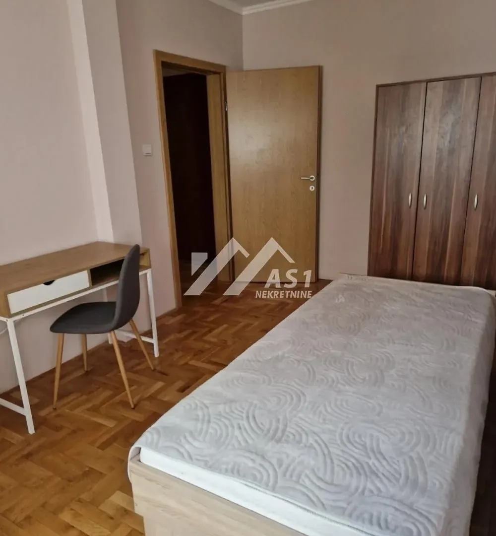 Izdavanje, trosoban stan, 58m², Centar, Novi Sad