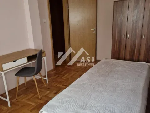 Izdavanje, trosoban stan, 58m², Centar, Novi Sad - image 5