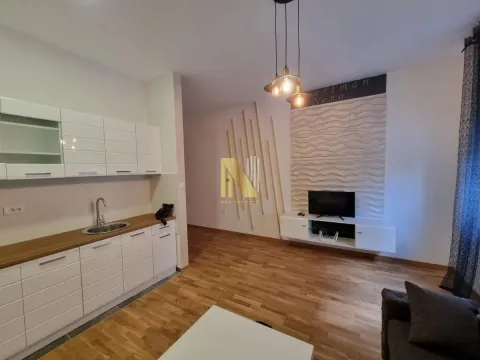Otvoreni dnevni boravak sa kuhinjom i trpezarijom. - image 12