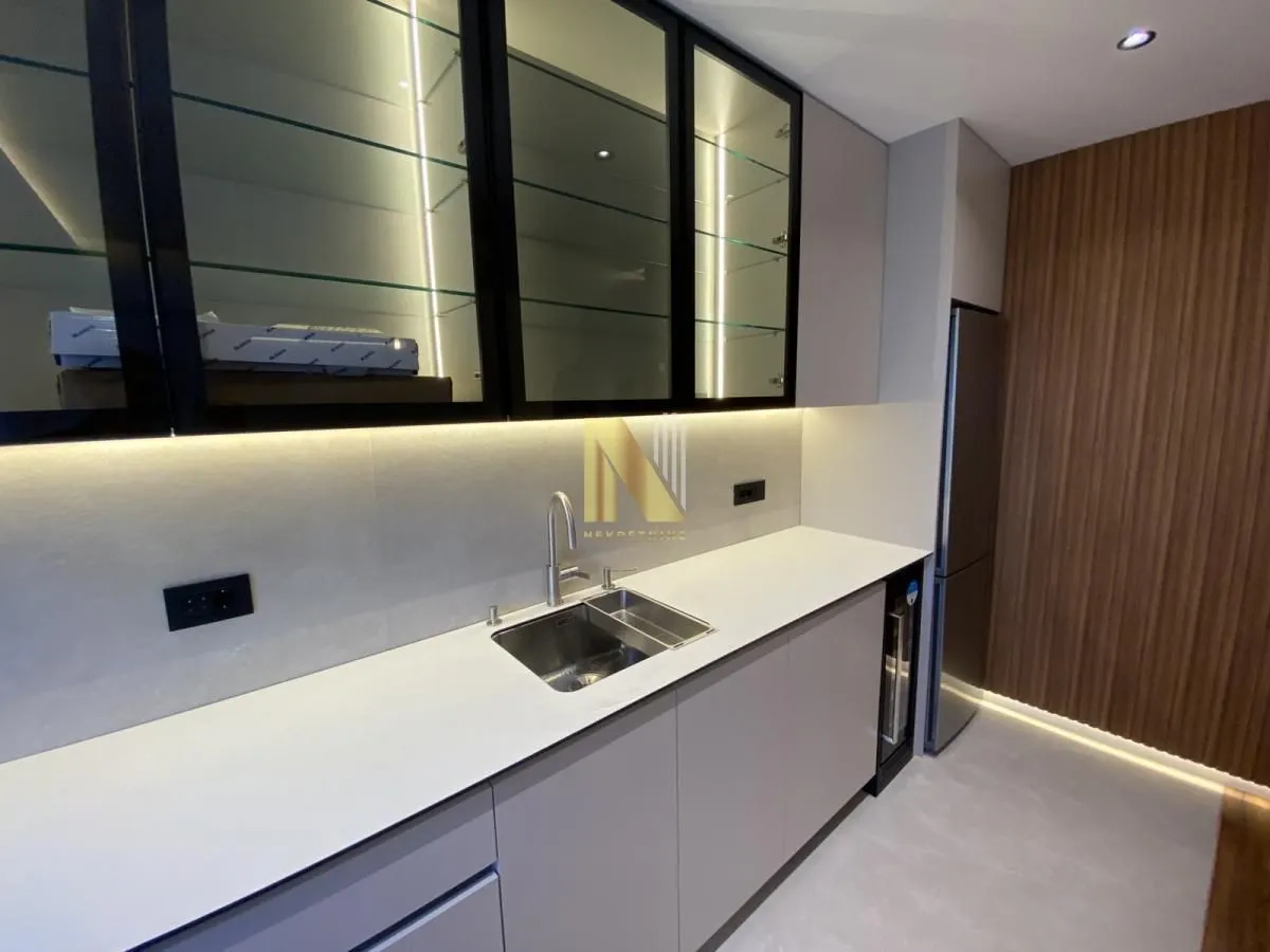 Prodaja, četvorosoban stan, 119m², Centar, Novi Sad