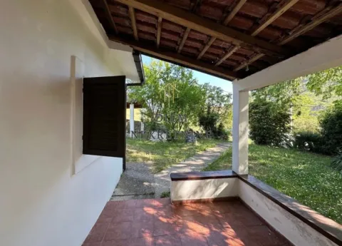 Covered terrace in front of the house with a view of the yard. - image 12