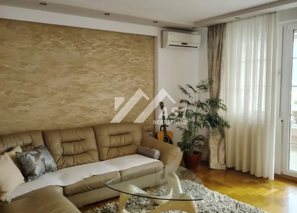 Izdavanje, četvorosoban stan, 90m², Liman 3, Novi Sad Sve Podlokacije