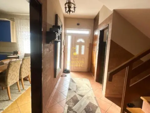 Prodaja, kuća, 200m², Tološi, Podgorica - image 6