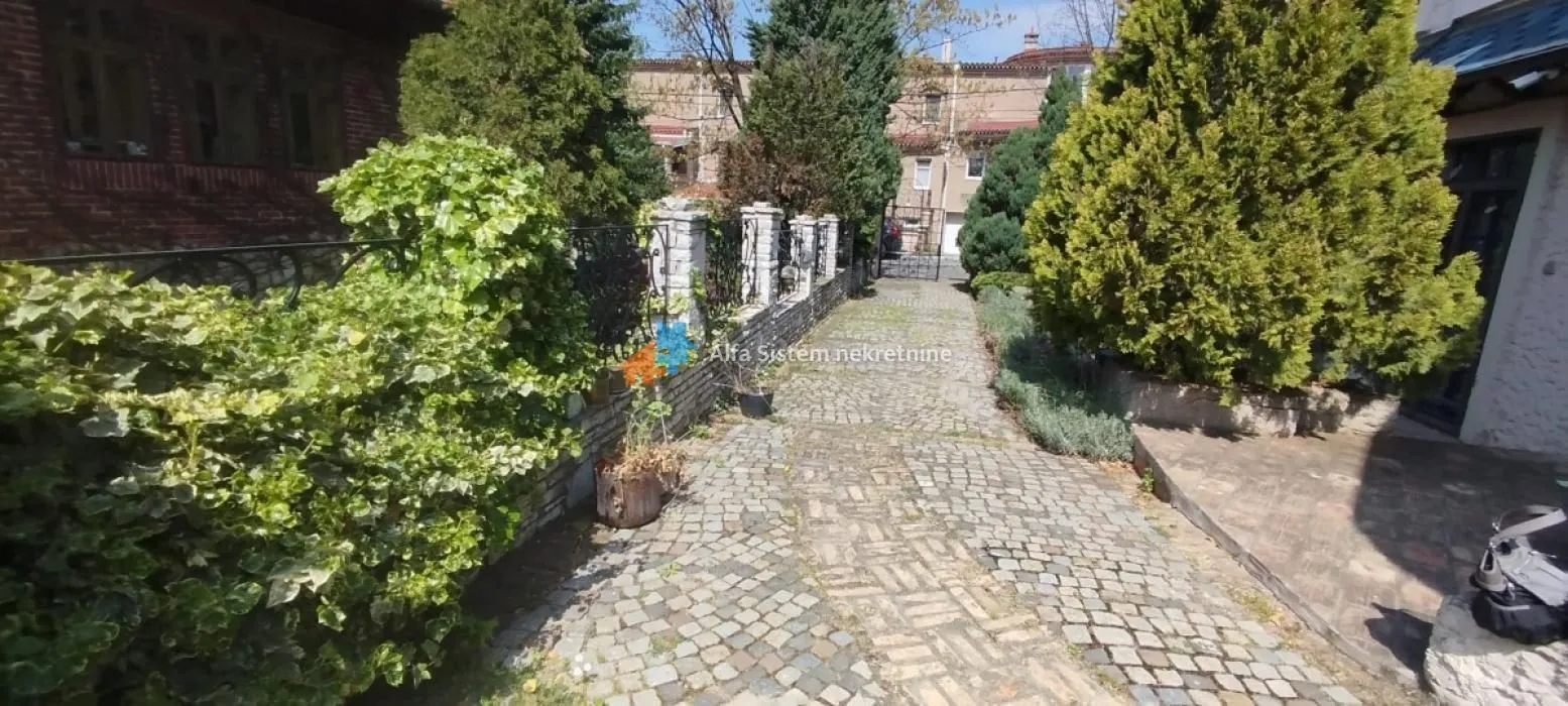 Rent, house, 360m², Banjica, Voždovac Sve Podlokacije