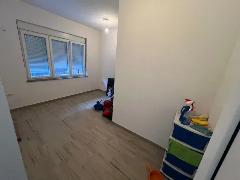 Rent, office space, 16m², Centar, Bijelo Polje - image 1