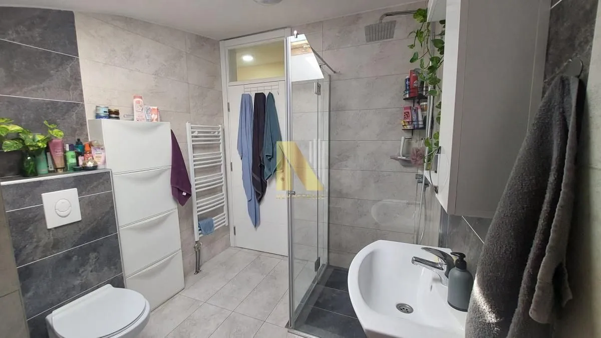 Prodaja, četvorosoban stan, 90m², Petrovaradin, Novi Sad