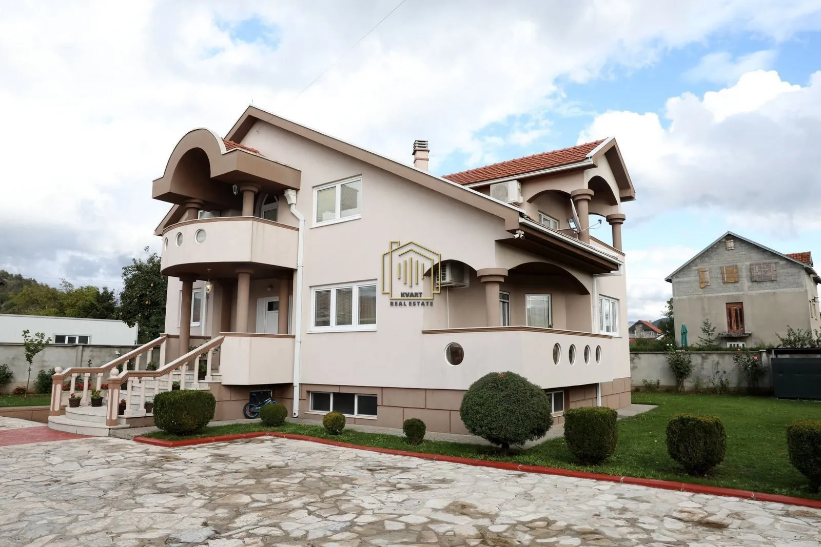 Prodaja, kuća, 440m², Kličevo, Nikšić