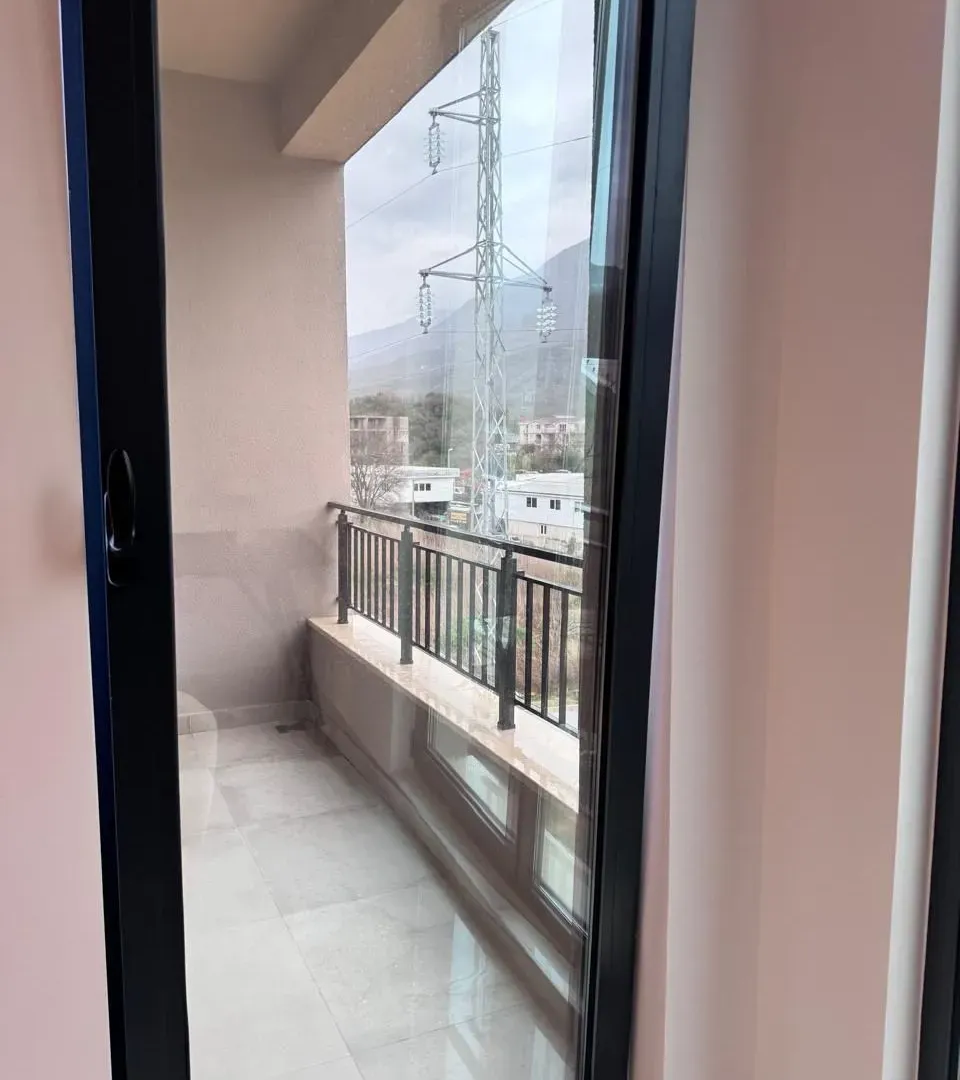 Rent, one bedroom apartment, 61m², Lastva Grbaljska, Kotor