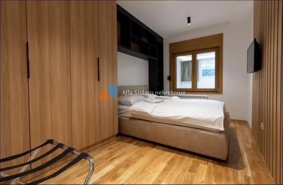 Izdavanje, dvosoban stan, 55m², Vračar Sve Podlokacije, Beograd