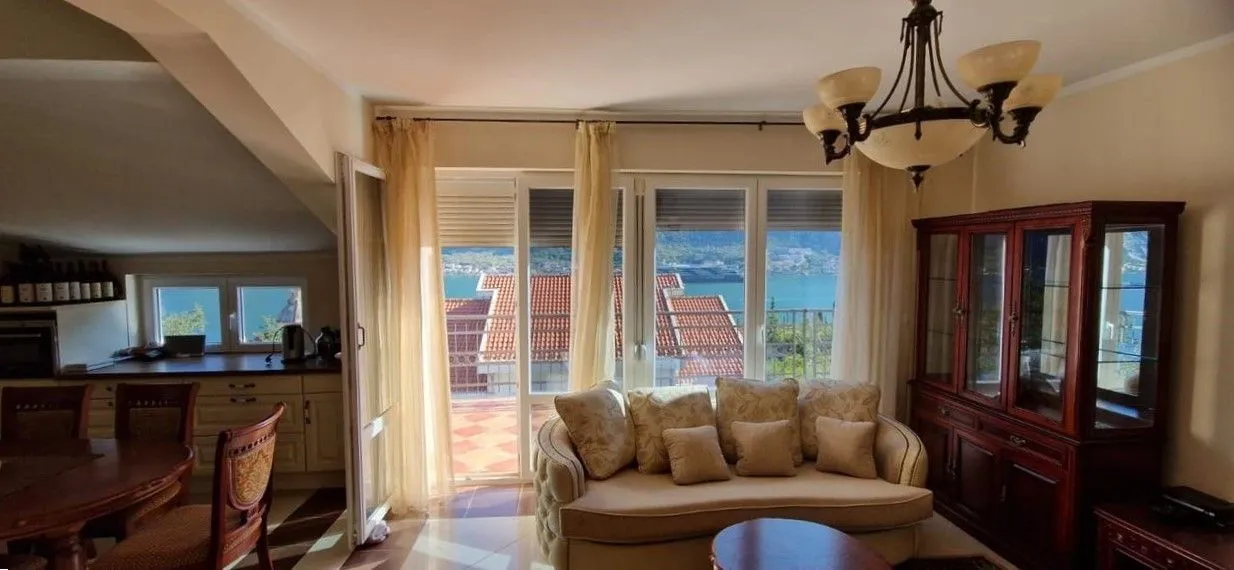 Prodaja, trosoban stan, 97m², Prčanj, Kotor