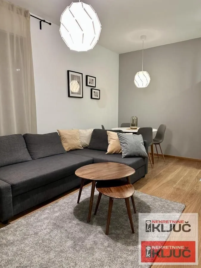 Prodaja, dvosoban stan, 49m², Centar, Novi Sad