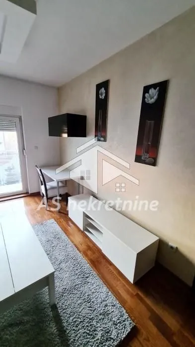 Izdavanje, dvosoban stan, 57m², Crveni Krst, Beograd
