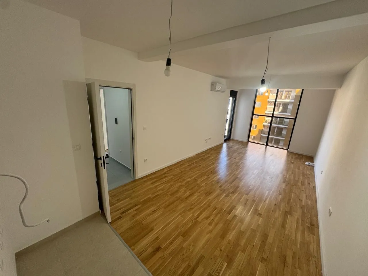 Izdavanje, dvosoban stan, 65m², Stari Aerodrom, Podgorica
