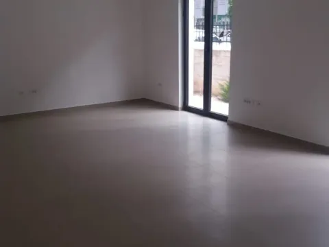 Izdavanje, poslovni prostor, 80m², Dobrota, Kotor - image 4