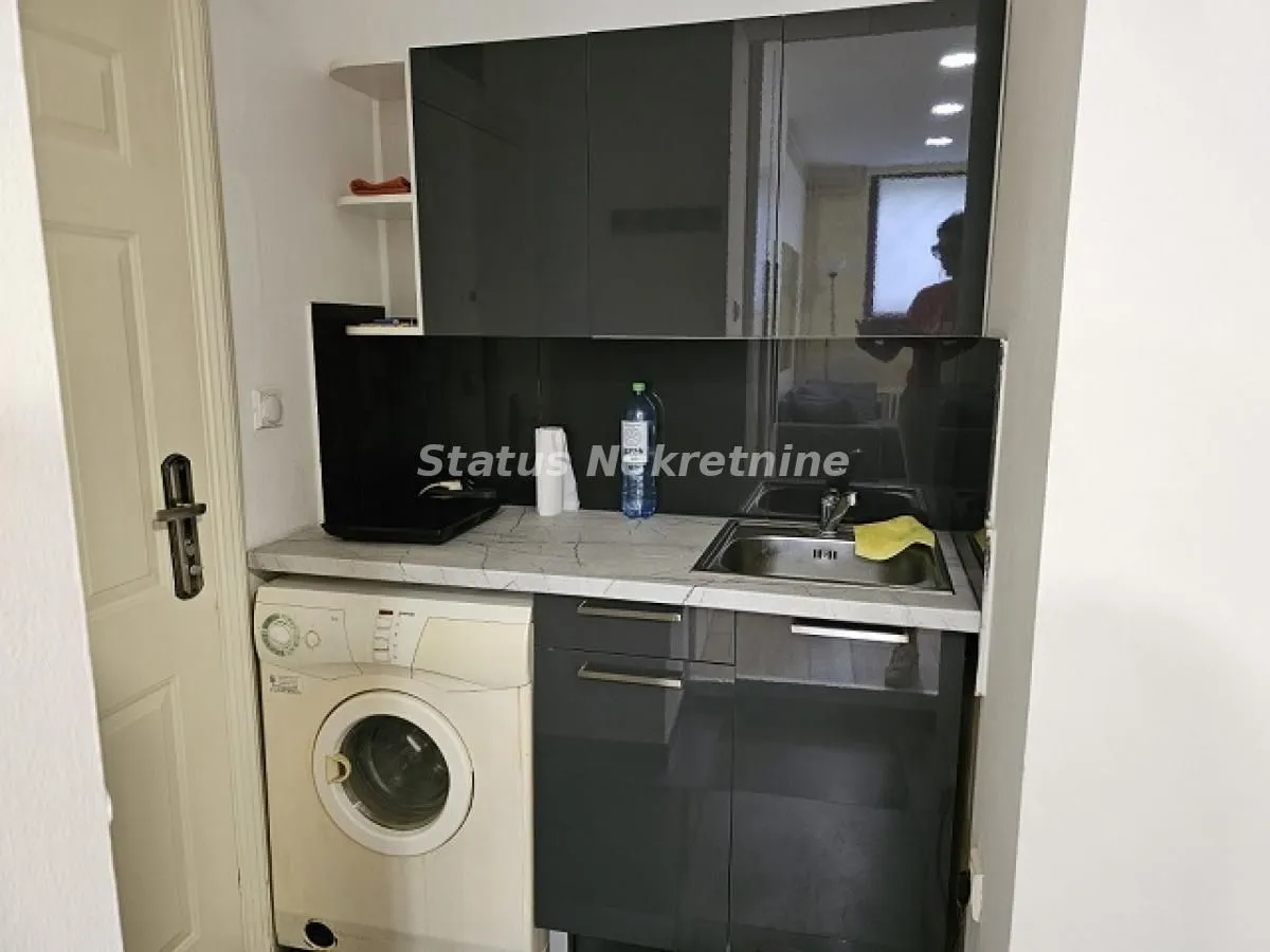Izdavanje, garsonjera, 25m², Centar, Novi Sad