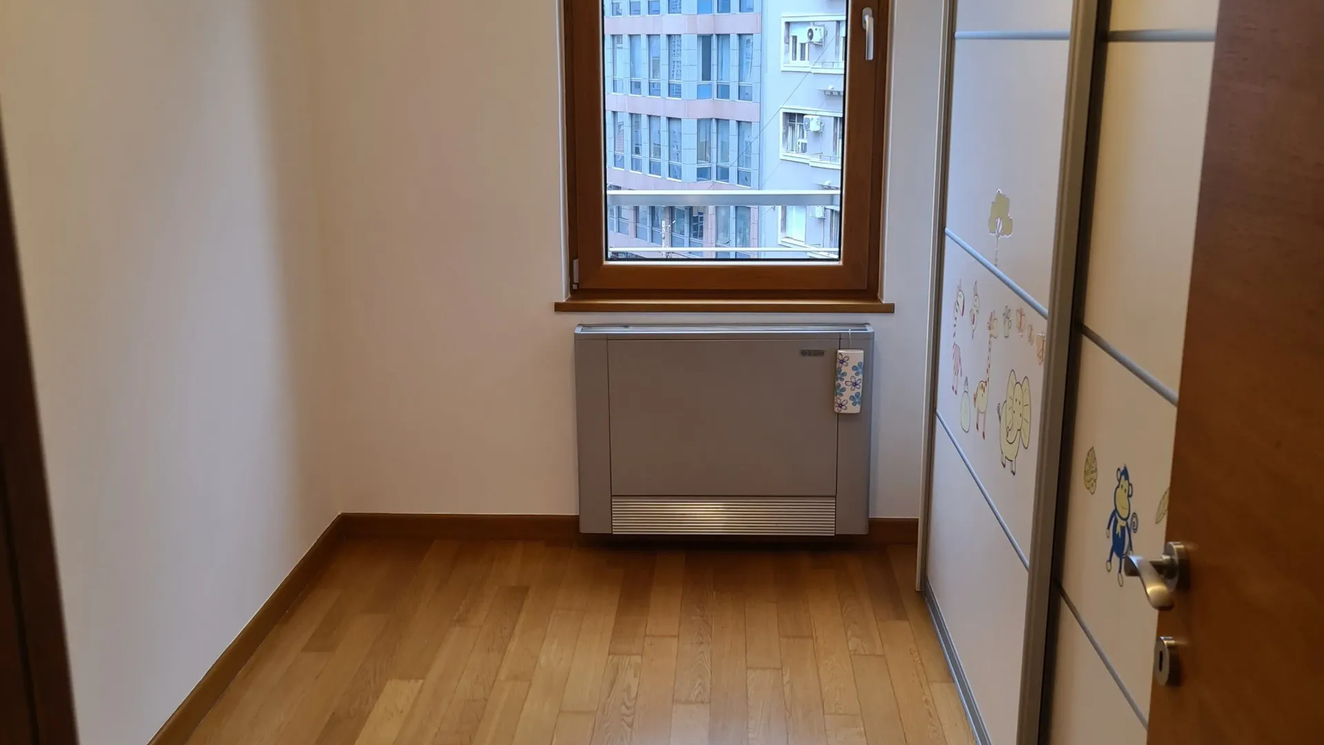 Rent, three bedroom apartment, 82m², Vračar Sve Podlokacije, Beograd