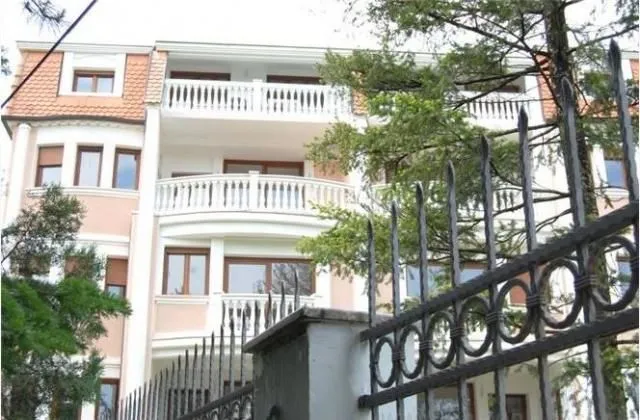 Izdavanje, stan, 300m², Savski Venac, Beograd