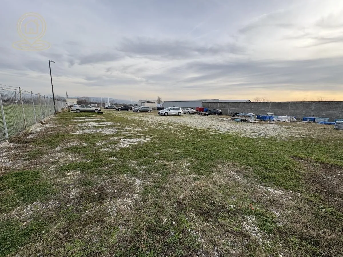 Prodaja, plac, 8000m², Aerodrom, Kragujevac