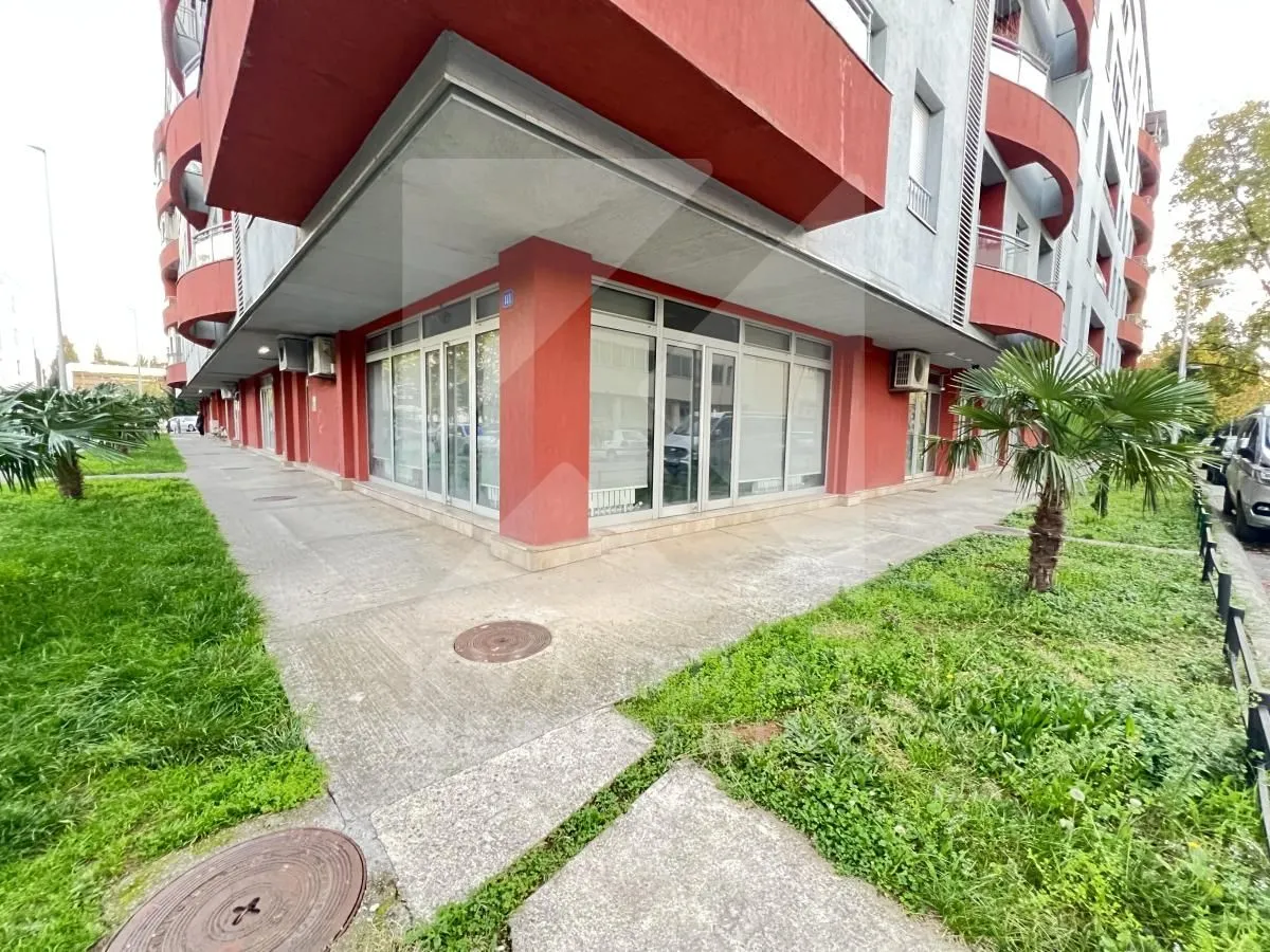 Izdavanje, poslovni prostor, 90m², Preko Morače, Podgorica